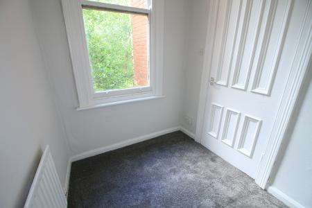 1 bedroom Flat to let in Waterloo Crescent, Nottingham, NG7