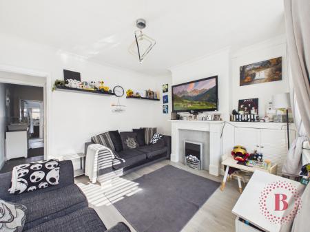 3 bedroom Terraced House for sale in Vale Road, Mansfield Woodhouse, NG19