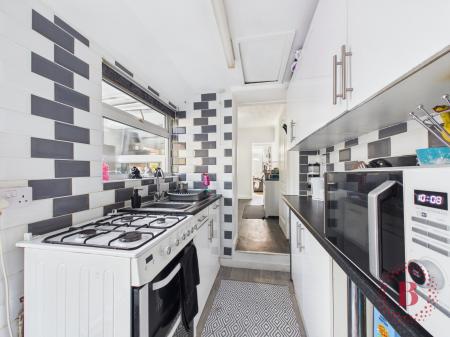 3 bedroom Terraced House for sale in Vale Road, Mansfield Woodhouse, NG19