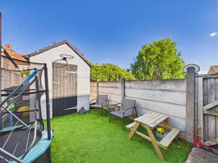 3 bedroom Terraced House for sale in Vale Road, Mansfield Woodhouse, NG19