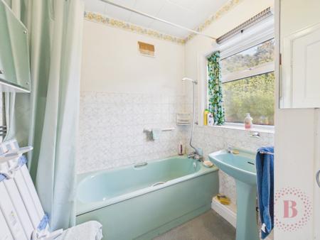 3 bedroom Semi-detached house for sale in Lichfield Avenue, Mansfield, NG18