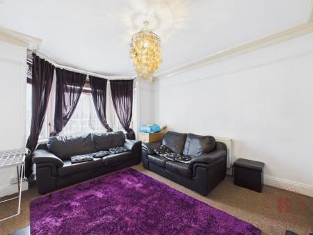 3 bedroom Semi-detached house for sale in Highbury Avenue, Bulwell, NG6