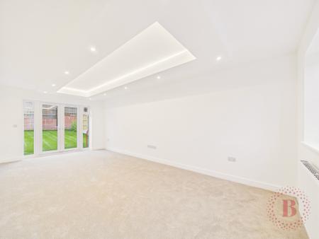 5 bedroom Detached house for sale in High Oakham Ridge, Mansfield, NG18