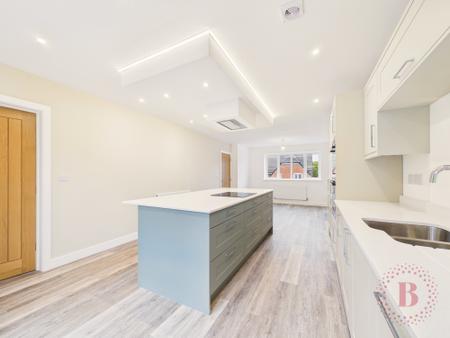 5 bedroom Detached house for sale in High Oakham Ridge, Mansfield, NG18