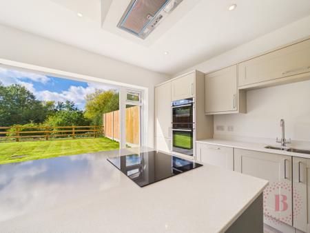 4 bedroom Detached house for sale in The Kingfisher, High Oakham Ri, Mansfield, NG18