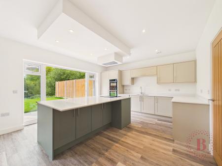 4 bedroom Detached house for sale in The Kingfisher, High Oakham Ri, Mansfield, NG18