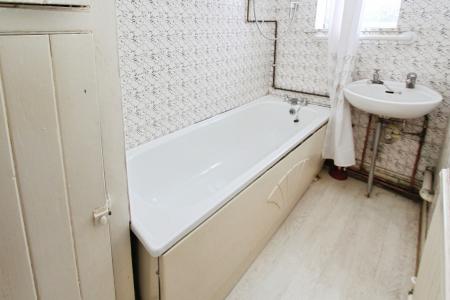 3 bedroom Semi-detached house for sale in Spencer Avenue, Nottingham, NG10