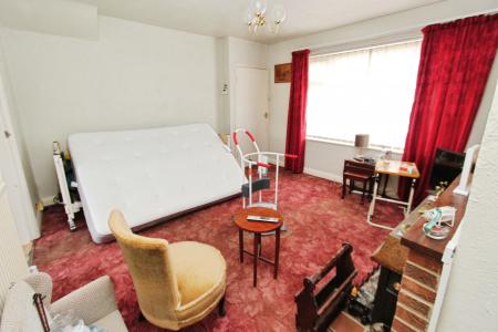 3 bedroom Semi-detached house for sale in Spencer Avenue, Nottingham, NG10