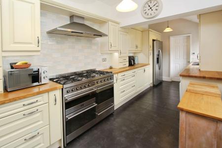 3 bedroom Semi-detached house for sale in Spinney Road, Long Eaton, Long Eaton, NG10