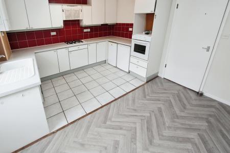 3 bedroom Terraced House to let in Barkla Close, Clifton, NG11