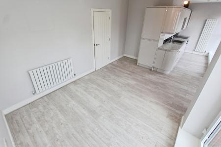 2 bedroom Flat to let in Lily Grove, Beeston, NG9