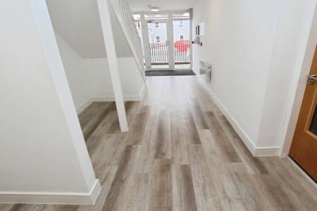 2 bedroom Flat to let in Lily Grove, Beeston, NG9