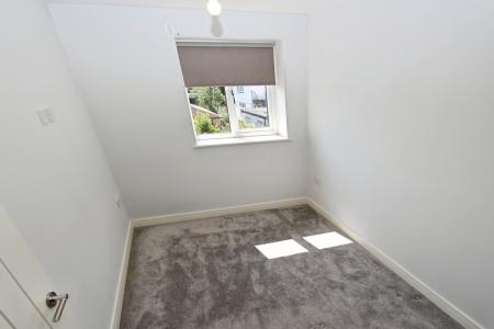 2 bedroom Flat to let in Lily Grove, Beeston, NG9