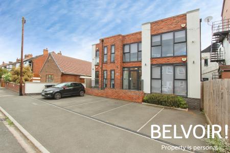 2 bedroom Flat to let in Lily Grove, Beeston, NG9