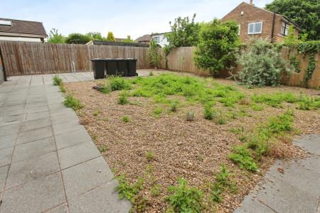 2 bedroom Flat to let in Lily Grove, Beeston, NG9