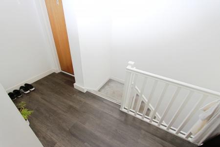 2 bedroom Flat to let in Lily Grove, Beeston, NG9