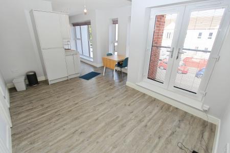 2 bedroom Flat to let in Lily Grove, Beeston, NG9