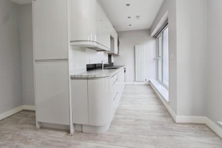 2 bedroom Flat to let in Lily Grove, Beeston, NG9