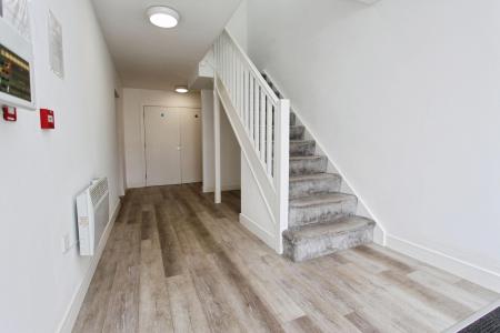 2 bedroom Flat to let in Lily Grove, Beeston, NG9