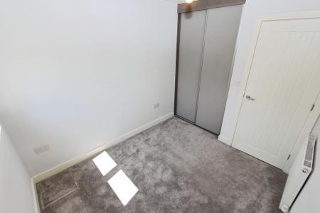 2 bedroom Flat to let in Lily Grove, Beeston, NG9