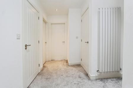 2 bedroom Flat to let in Lily Grove, Beeston, NG9