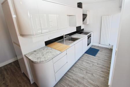 2 bedroom Flat to let in Lily Grove, Beeston, NG9