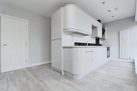 2 bedroom Flat to let in Lily Grove, Beeston, NG9