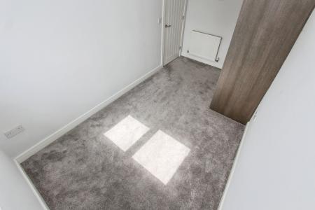 2 bedroom Flat to let in Lily Grove, Beeston, NG9
