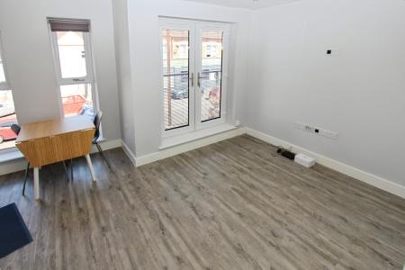 2 bedroom Flat to let in Lily Grove, Beeston, NG9