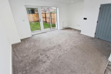 3 bedroom Semi-detached house to let in Tulip Street, Beeston, NG9