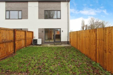3 bedroom Semi-detached house to let in Tulip Street, Beeston, NG9
