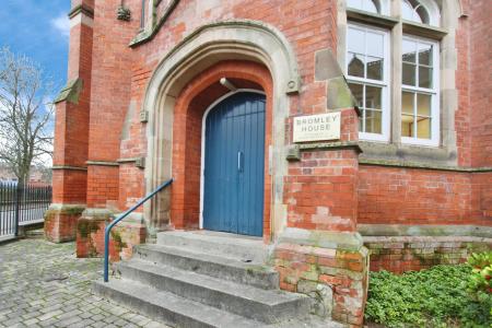 2 bedroom Apartment for sale in The Manor Centre Church Street, Beeston, NG9