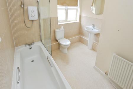 2 bedroom Flat to let in Johnson Way, Chilwell, NG9