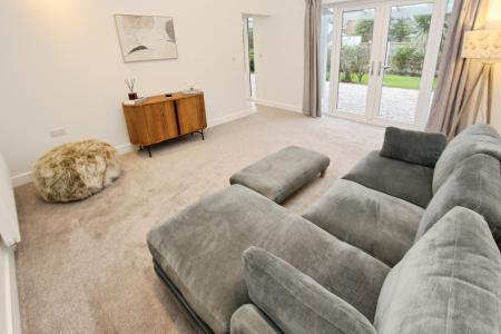 2 bedroom Detached bungalow for sale in Grove Street, Beeston, Beeston, NG9