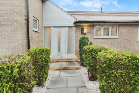 2 bedroom Detached bungalow for sale in Grove Street, Beeston, Beeston, NG9