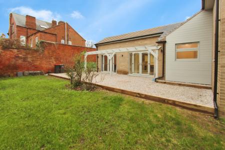 2 bedroom Detached bungalow for sale in Grove Street, Beeston, Beeston, NG9