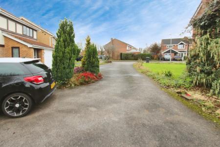 3 bedroom Detached house for sale in Salcey Drive, Trowell, NG9