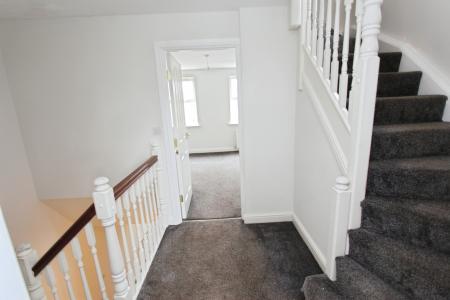 3 bedroom Town house to let in Moody Close, Chilwell, NG9
