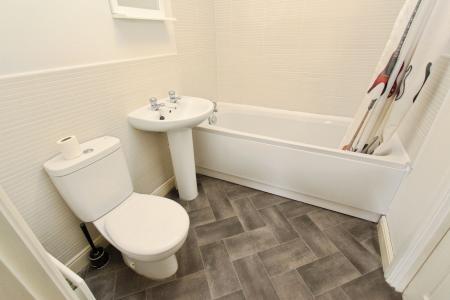 3 bedroom Town house to let in Moody Close, Chilwell, NG9