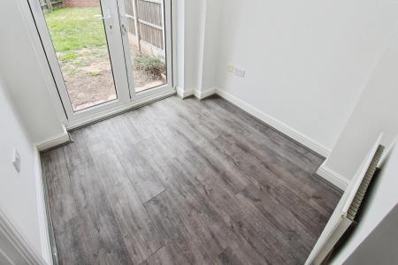 3 bedroom Town house to let in Moody Close, Chilwell, NG9