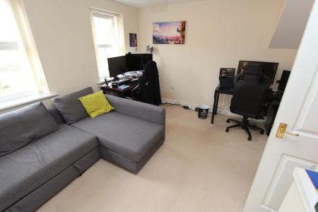 3 bedroom Town house to let in Moody Close, Chilwell, NG9