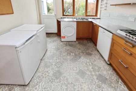 4 bedroom Bungalow to let in Mikado Road, Long Eaton, Long Eaton, NG10