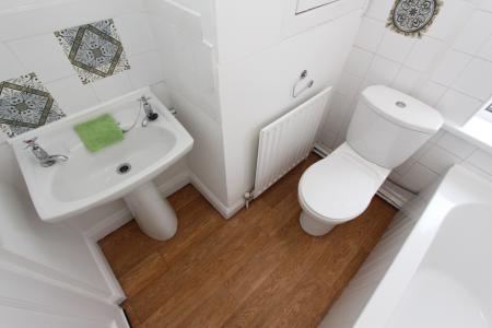 2 bedroom Semi-detached house to let in Meadow Lane, Attenborough, NG9