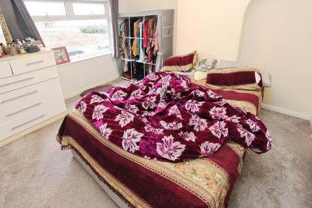 3 bedroom Terraced House for sale in Queens Road West, Beeston, Beeston, NG9