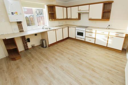 3 bedroom Terraced House for sale in Queens Road West, Beeston, Beeston, NG9