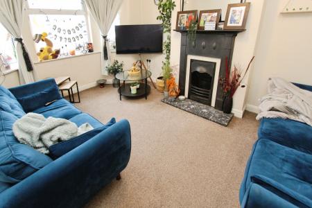 3 bedroom Terraced House for sale in Queens Road West, Beeston, Beeston, NG9