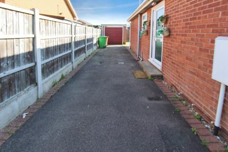 2 bedroom Bungalow for sale in Benington Drive, Wollaton, Nottingham, NG8