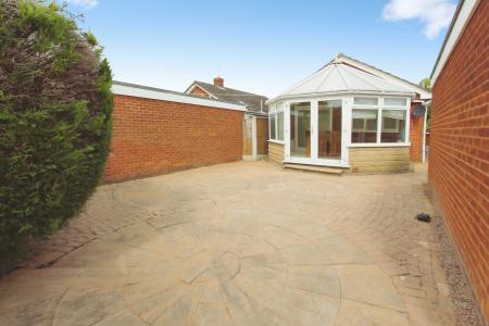 2 bedroom Bungalow for sale in Benington Drive, Wollaton, Nottingham, NG8
