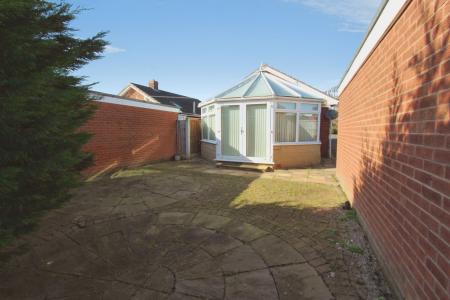 2 bedroom Bungalow for sale in Benington Drive, Wollaton, Nottingham, NG8