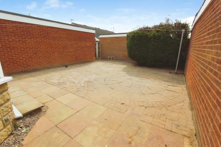 2 bedroom Bungalow for sale in Benington Drive, Wollaton, Nottingham, NG8